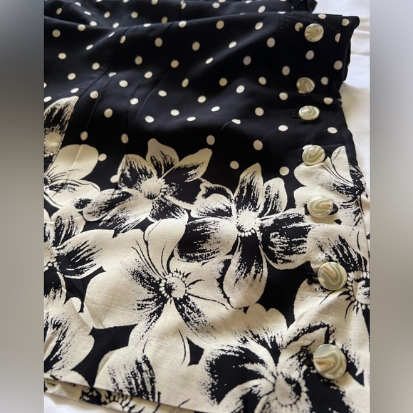 Pilcro wide-leg trousers, like new. A cute mix of polka dots and florals. - Picture 2 of 4